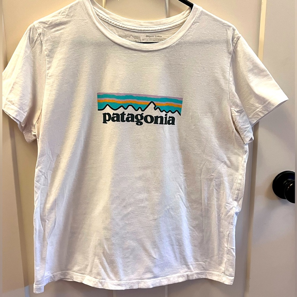 Patagonian white tshirt. Size medium.